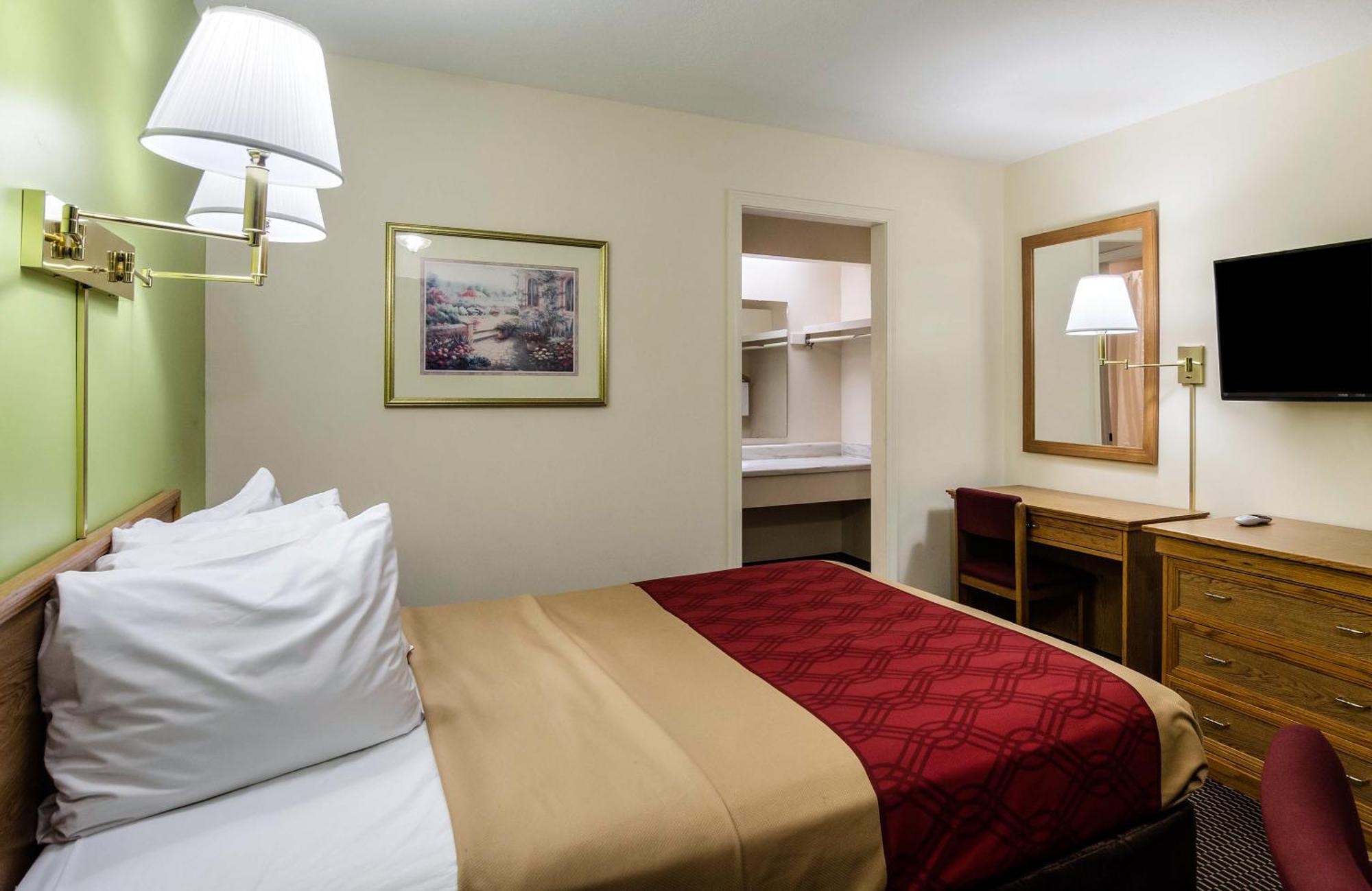 Econo Lodge University Лоренс Экстерьер фото