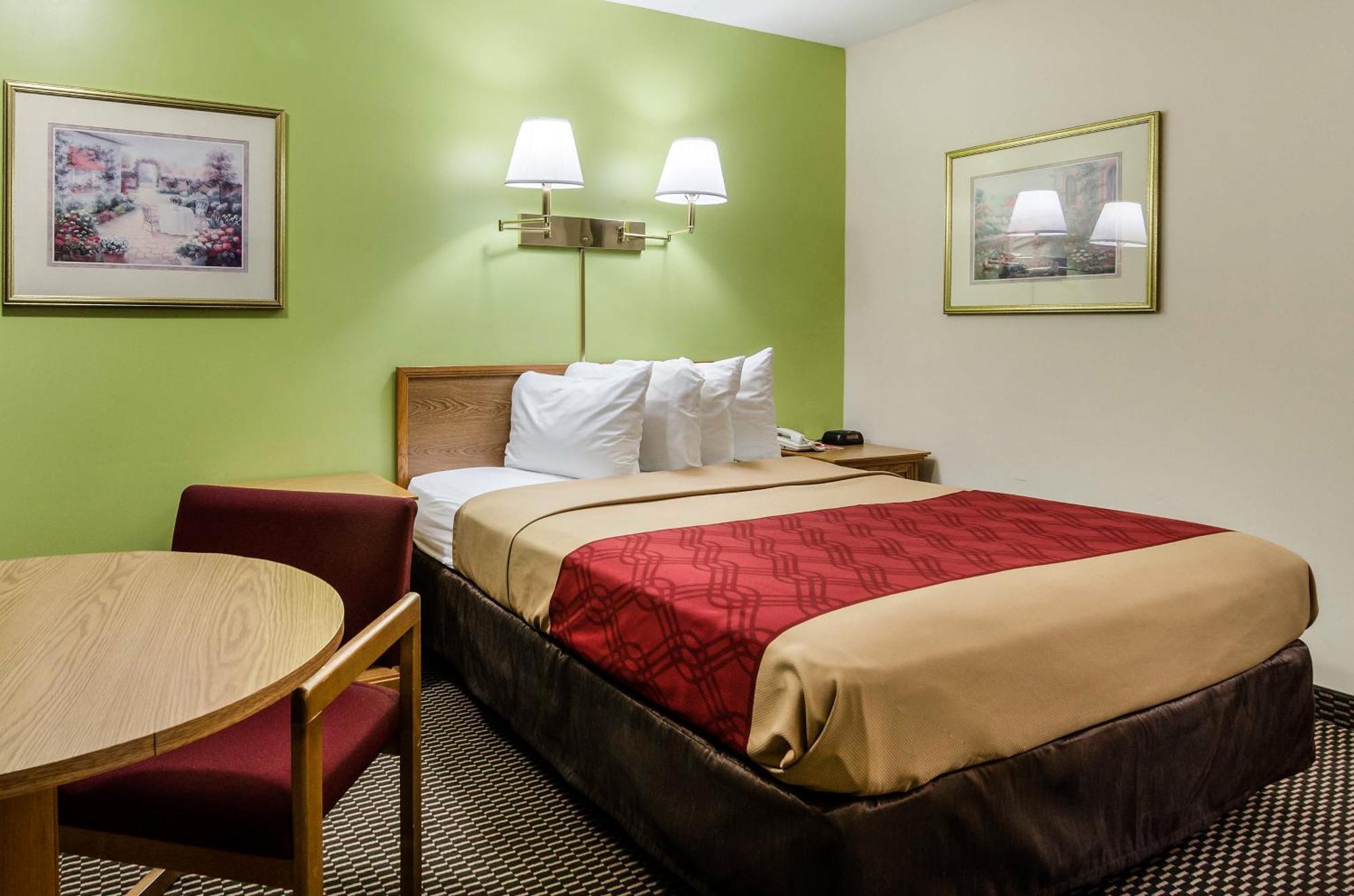 Econo Lodge University Лоренс Экстерьер фото