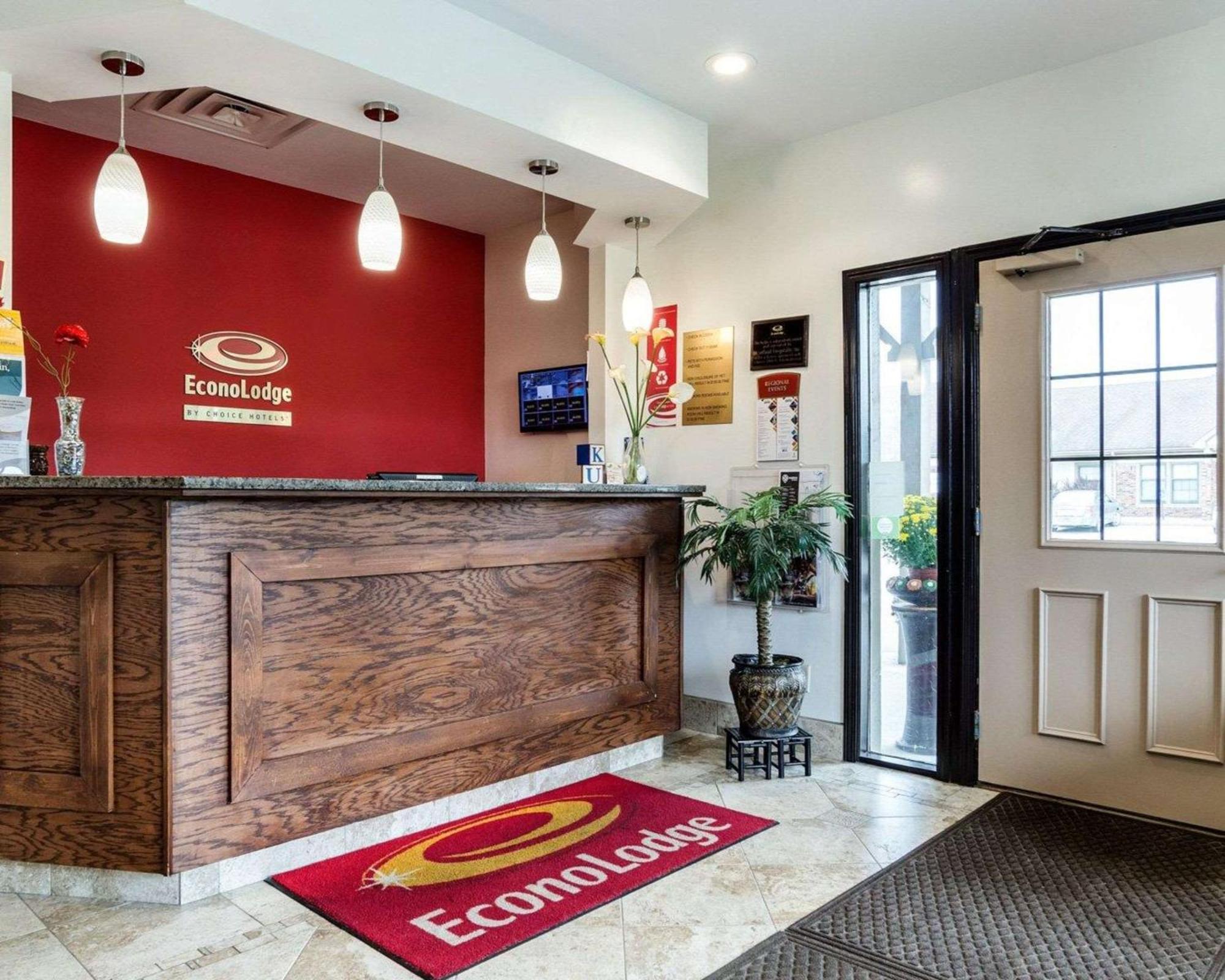 Econo Lodge University Лоренс Экстерьер фото