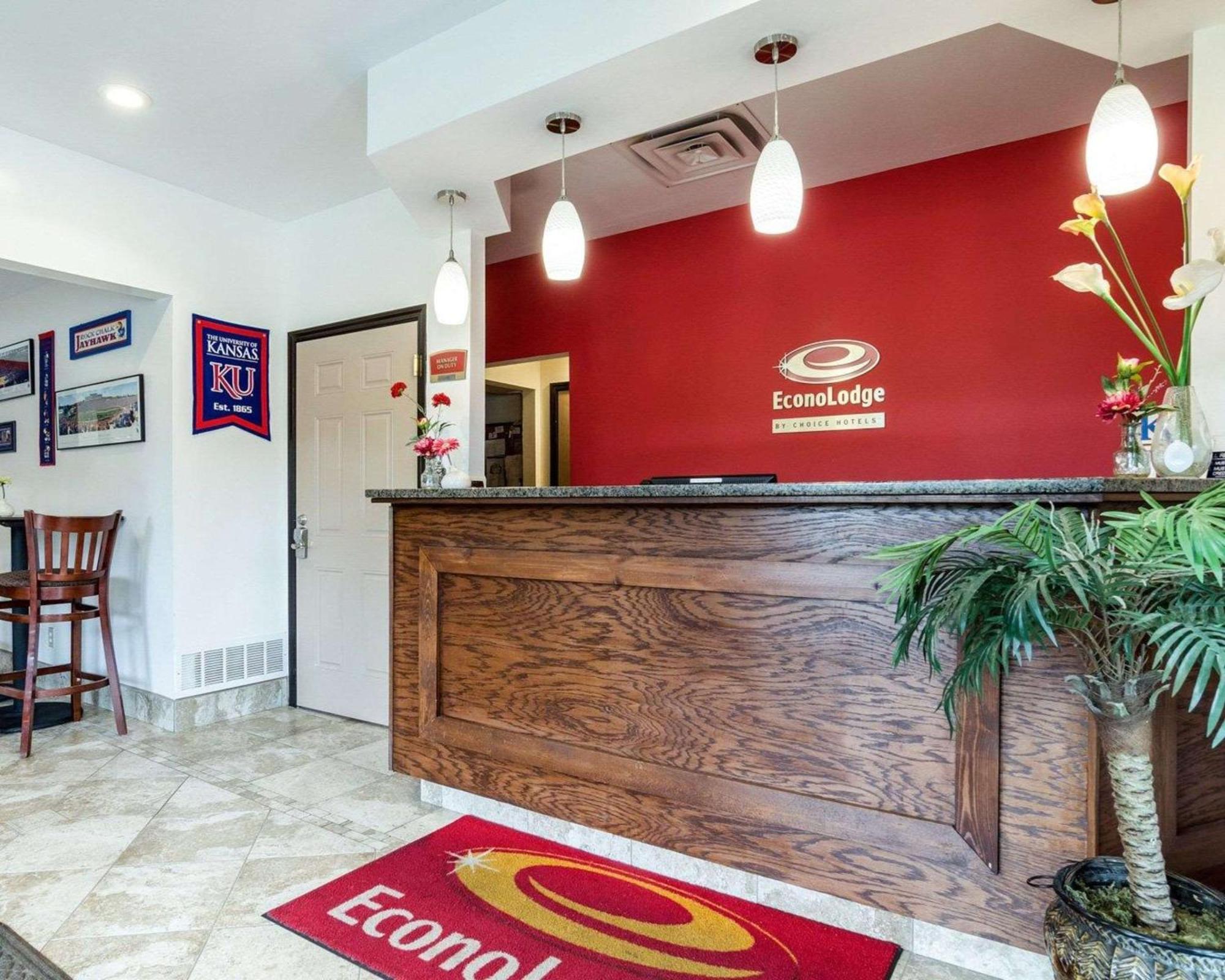 Econo Lodge University Лоренс Экстерьер фото