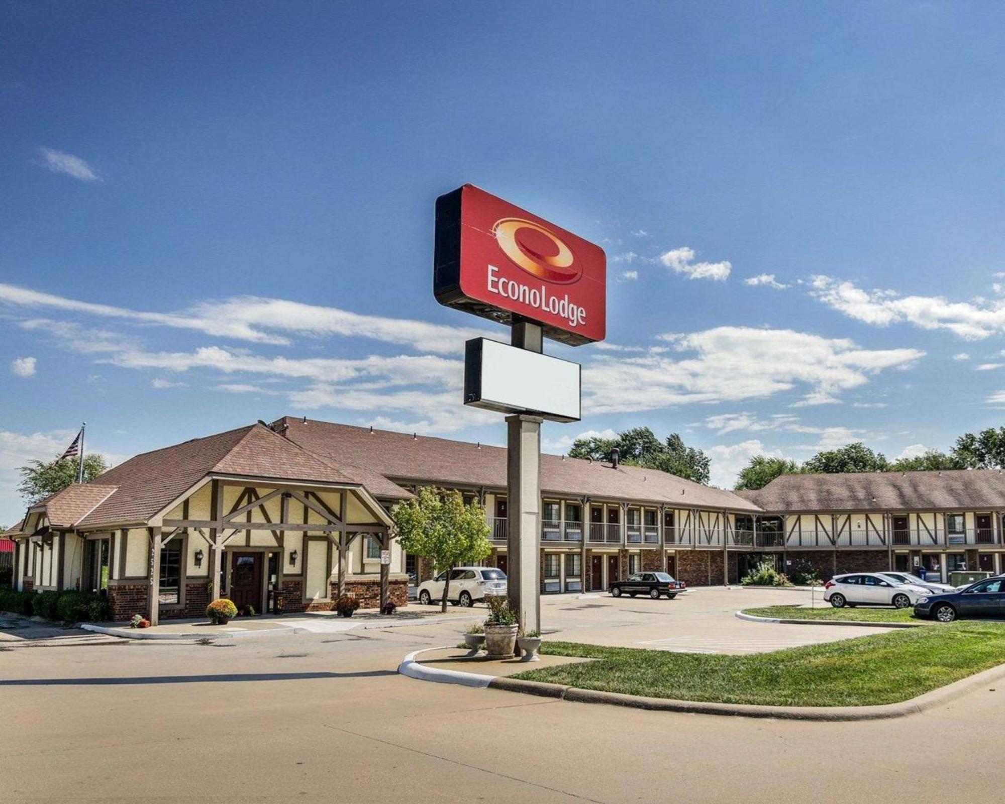 Econo Lodge University Лоренс Экстерьер фото