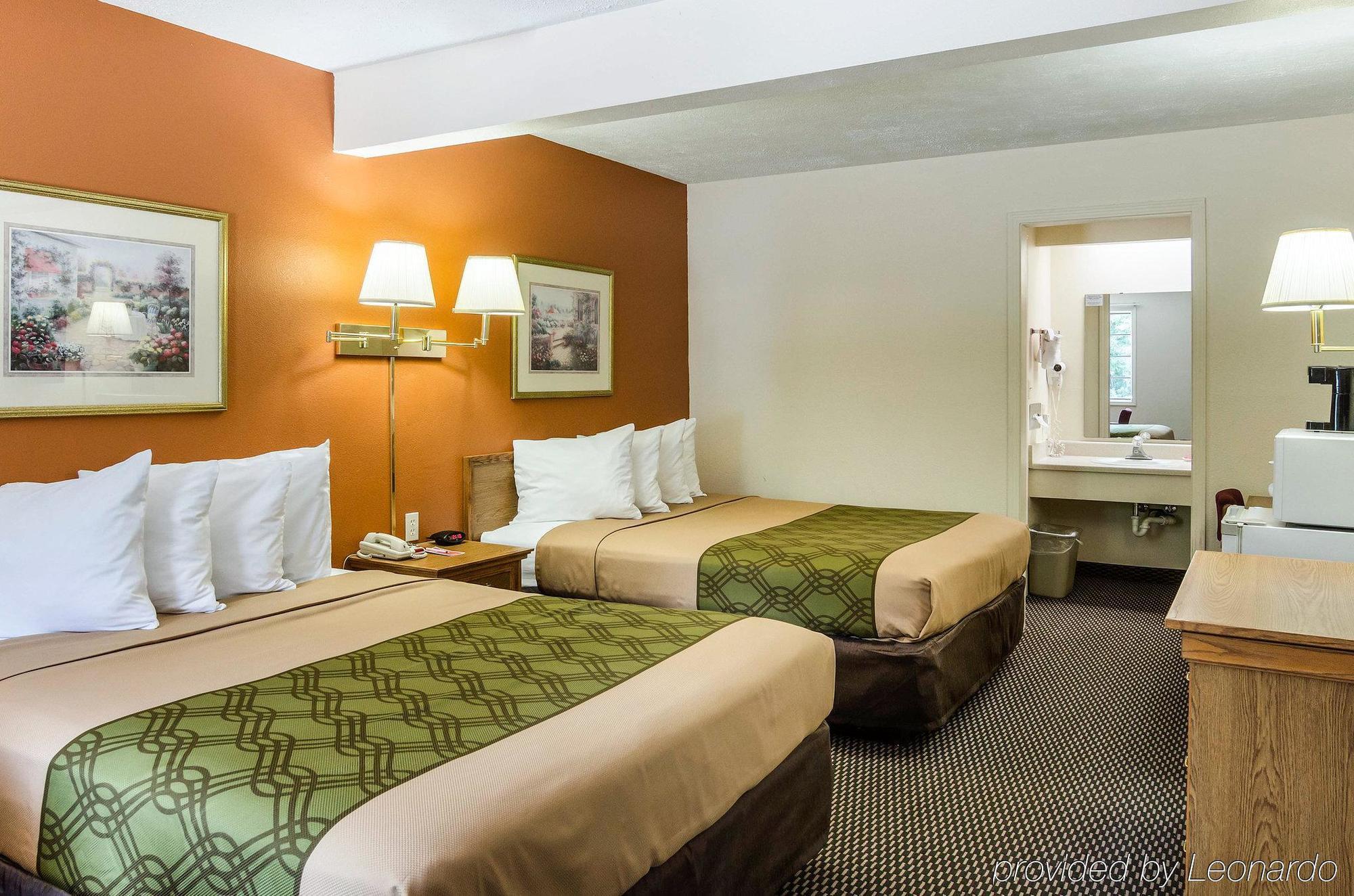 Econo Lodge University Лоренс Экстерьер фото
