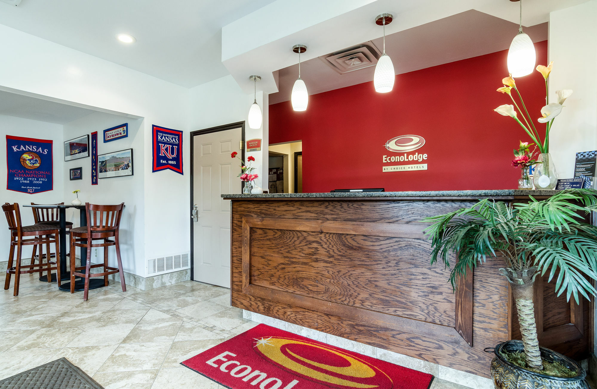 Econo Lodge University Лоренс Экстерьер фото